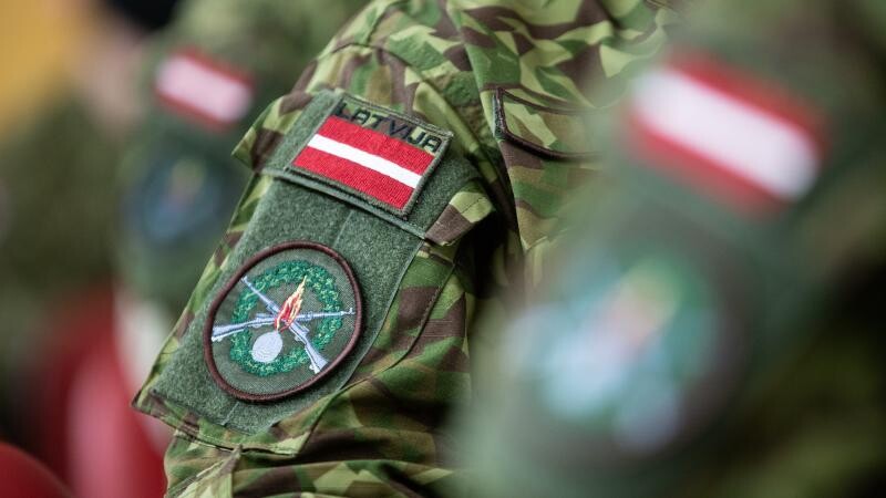 Šogad Valsts aizsardzības dienestā uzņemtos jauniešus nosūtīs dienēt uz Sauszemes spēku Mehanizēto kājnieku brigādi Ādažos