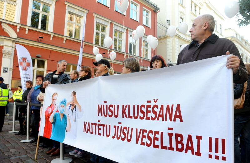 Pedagogu protesta gājienam varētu pievienoties ap 1000 mediķu