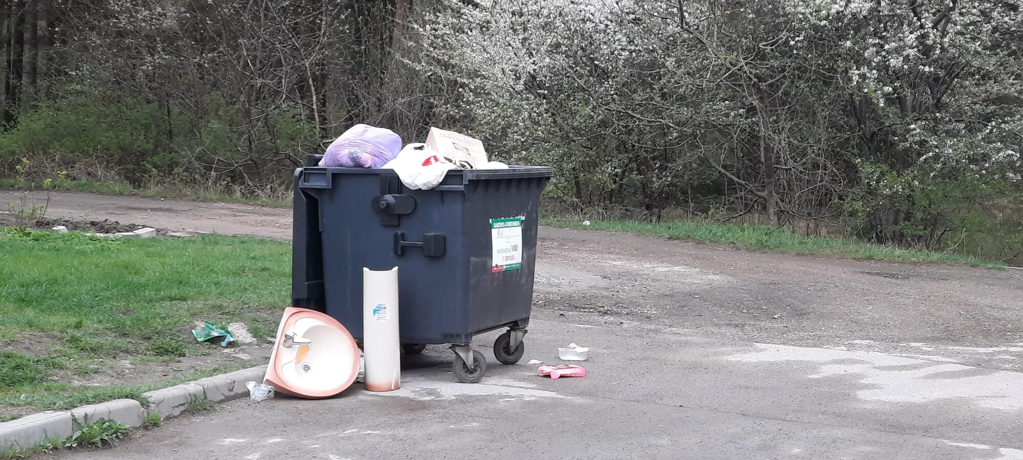 Iedzīvotājus nevar piespiest ne šķirot atkritumus, ne kārtību uzturēt