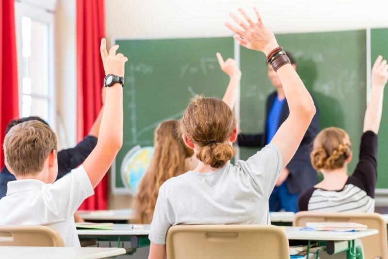 Pedagogiem no 1. septembra pieaug zemākā stundas likme