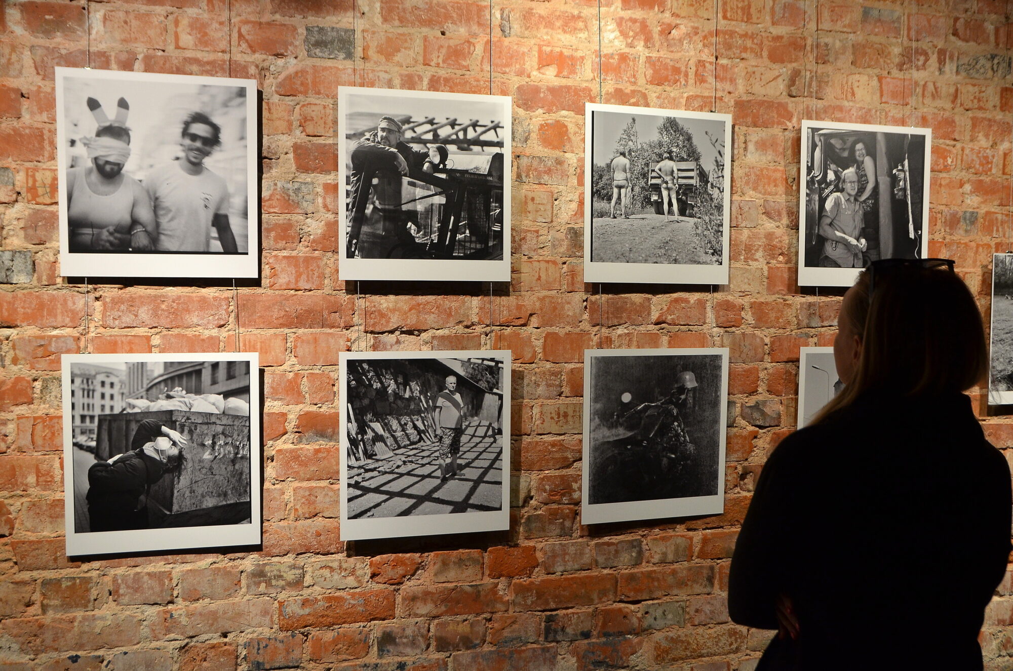 Galerijā “Romas dārzs” skatāma fotoizstāde “Diena pirms visuma. 44 optiskas parādības”