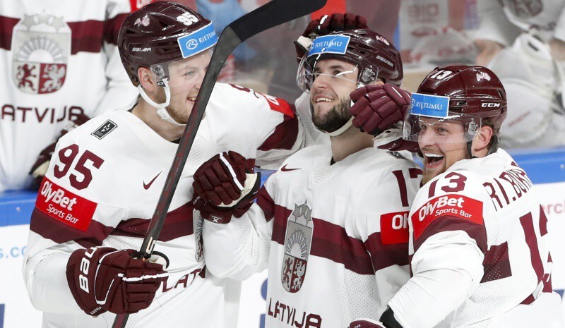 Latvijas hokejisti pasaules čempionāta mačā pārspēj Kazahstānu