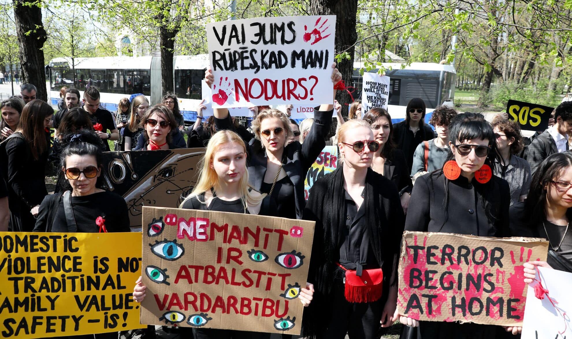 “Pierādi, ka esi cietusī!” Ģimenes vardarbības upuru stāsti