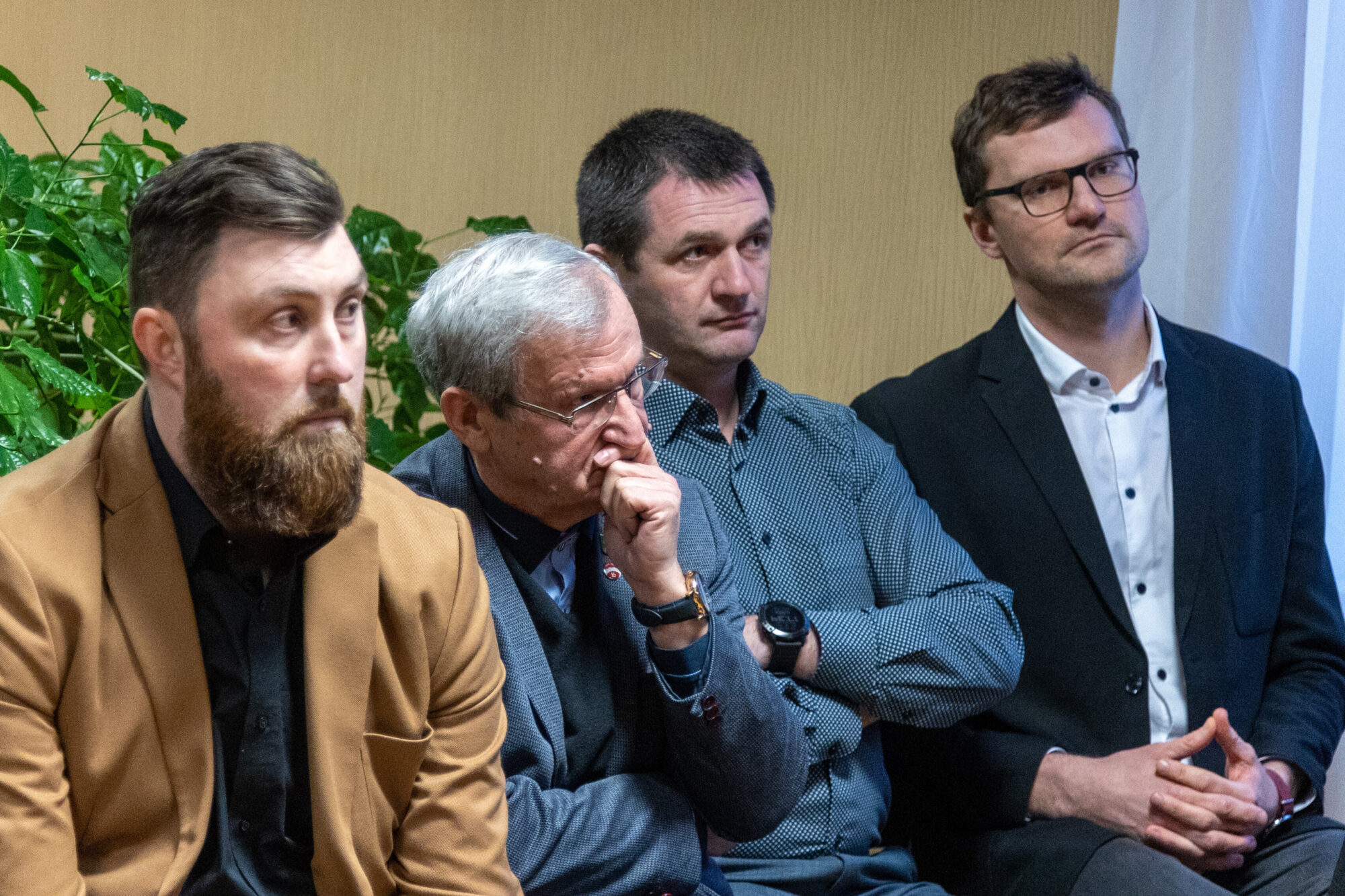 Dienvidkurzemes deputātu maciņi vaļā. Ienākumu līderis – Andrejs Radzevičs