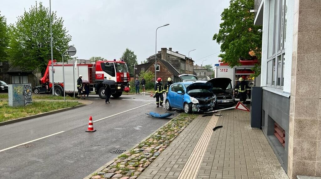 Kāpēc divas dāmas nesadalīja Klints un Alejas ielas stūri? Atbildi sniedz policija
