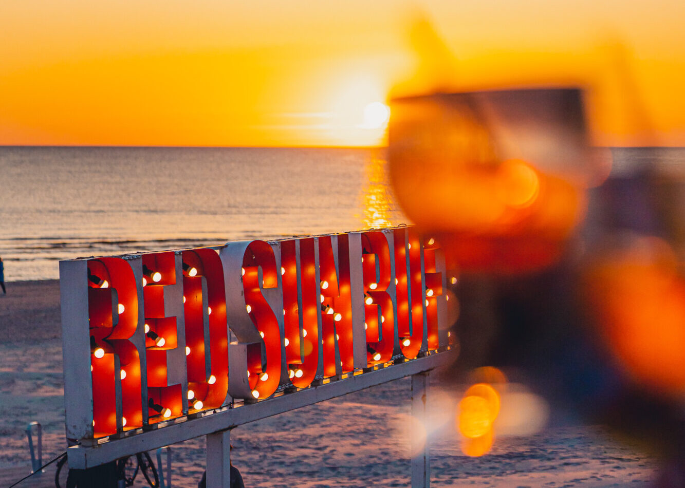 ”Red Sun Buffet” nogali svinēs kopā ar Uldi Veiguru, Rustamu Bagirovu un ballītēm līdz rīta gaismai