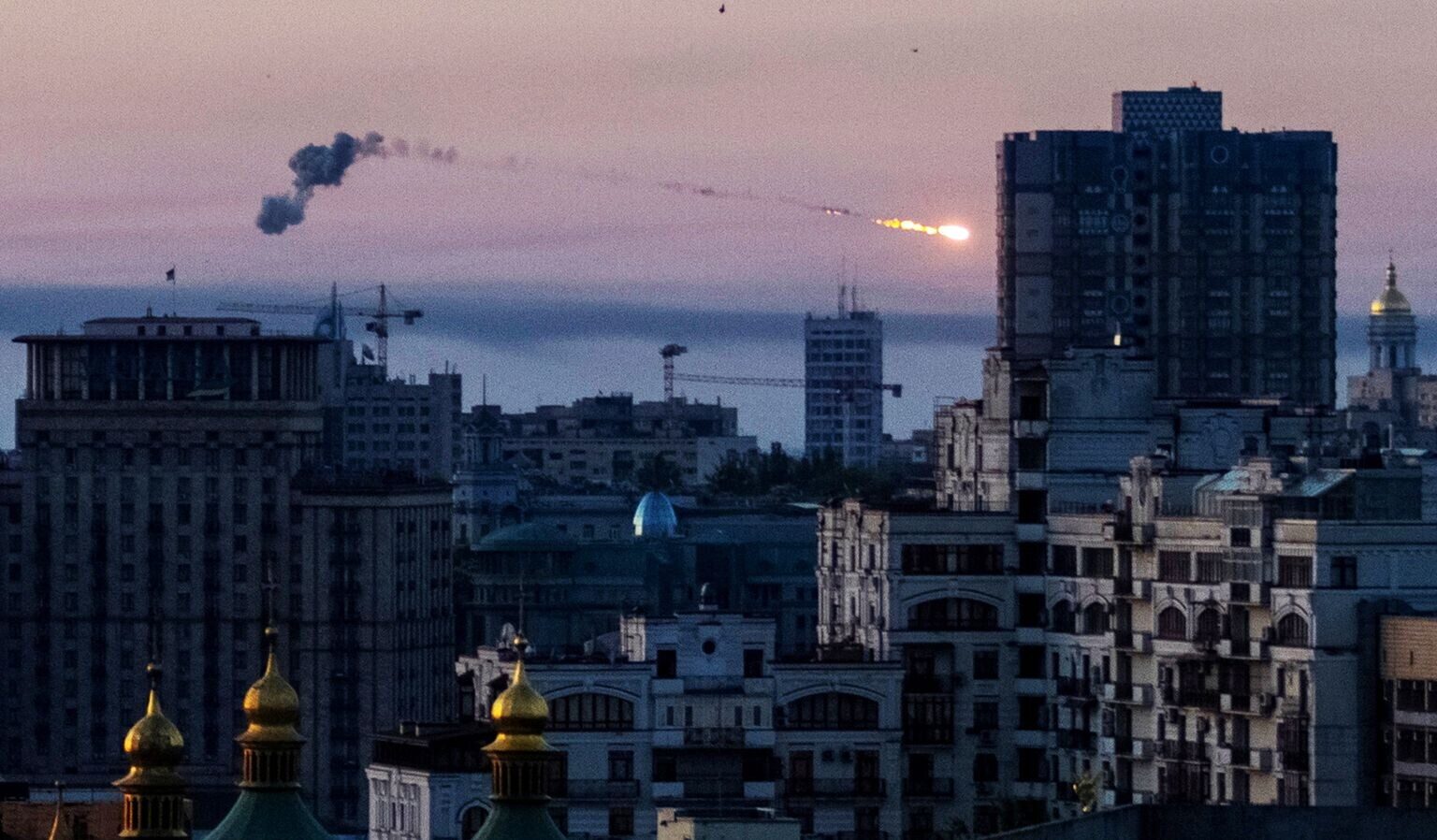 Ukrainas spēki notriekuši desmit Krievijas spārnotās raķetes