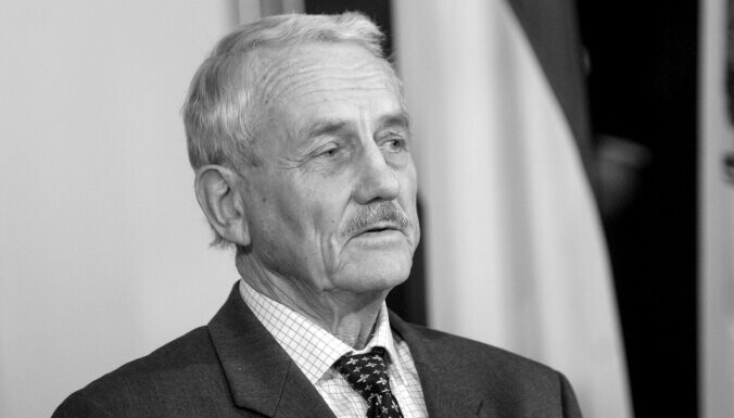 Mūžībā devies Liepājas slavenā “Vāgūža” saimnieks fotomākslinieks Uldis Briedis