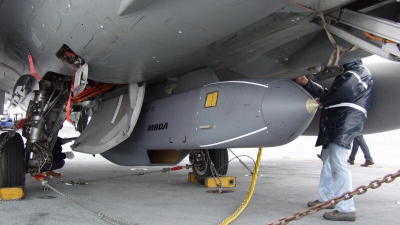 Lielbritānija sūta Ukrainai tāla darbības rādiusa spārnotās raķetes “Storm Shadow”
