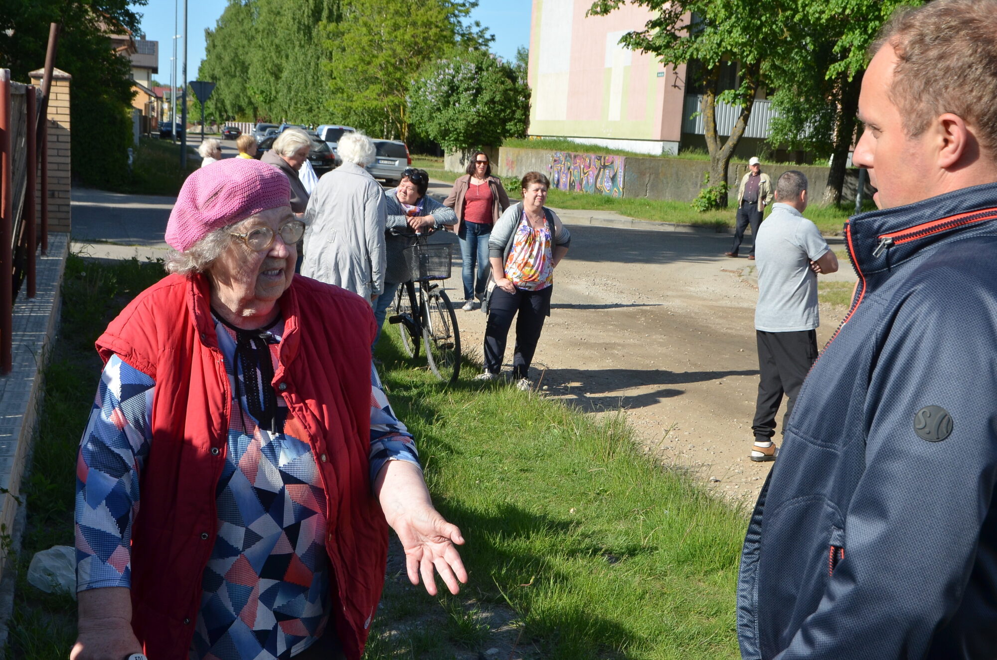 Ploču un Pīļu ielu iedzīvotāji balso par asfaltu un rāmāku satiksmi