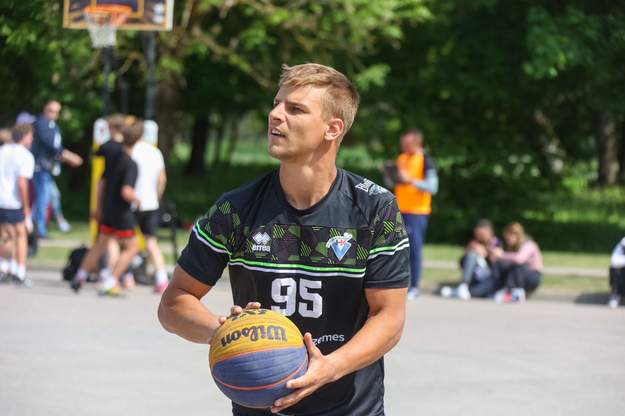 Grobiņā atklāta ”Bruģa bumbas” sezona
