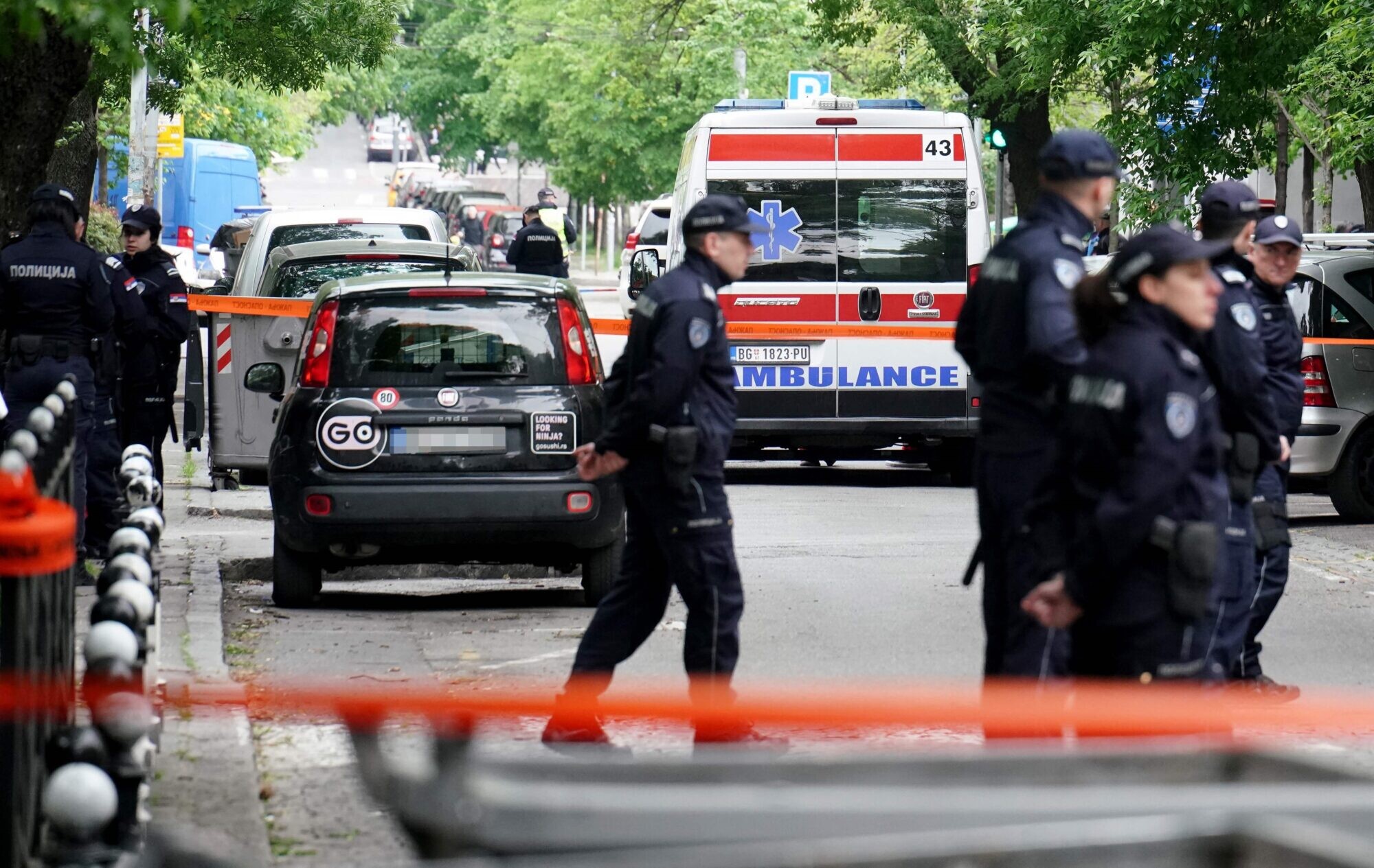 Belgradā pusaudzis skolā nošāvis astoņus bērnus un apsargu