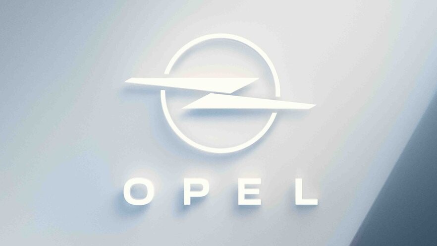 “Opel” prezentē ikoniskās zibens emblēmas jauno interpretāciju