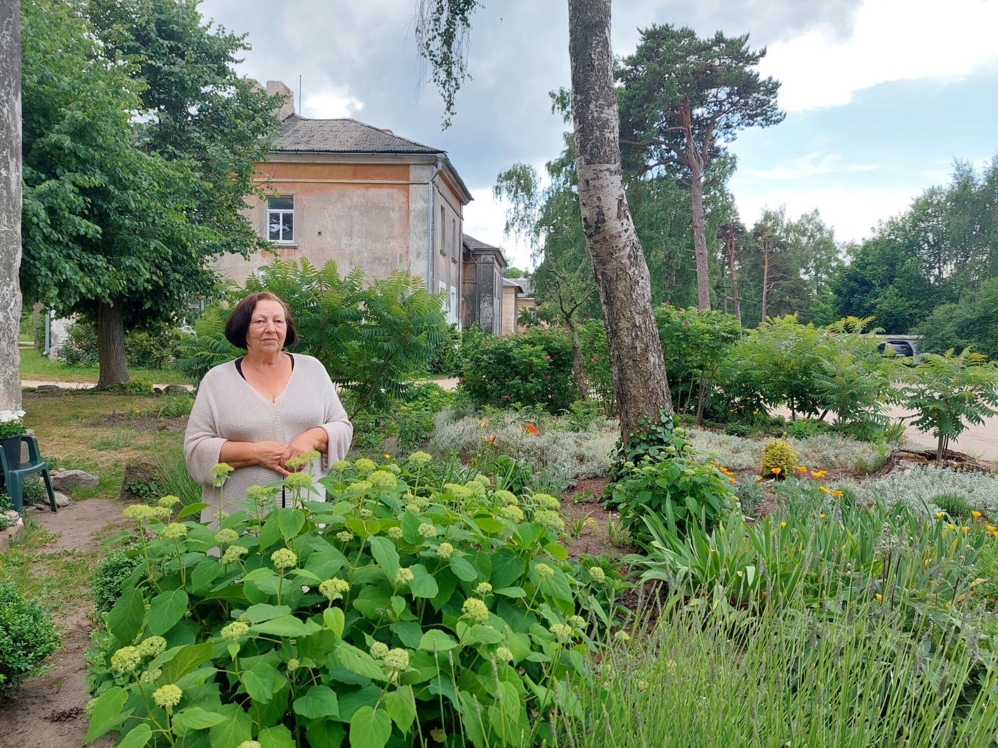 Neatņemama dienas sastāvdaļa. Piemājas dārzs Karostā sasniedzis pilngadību