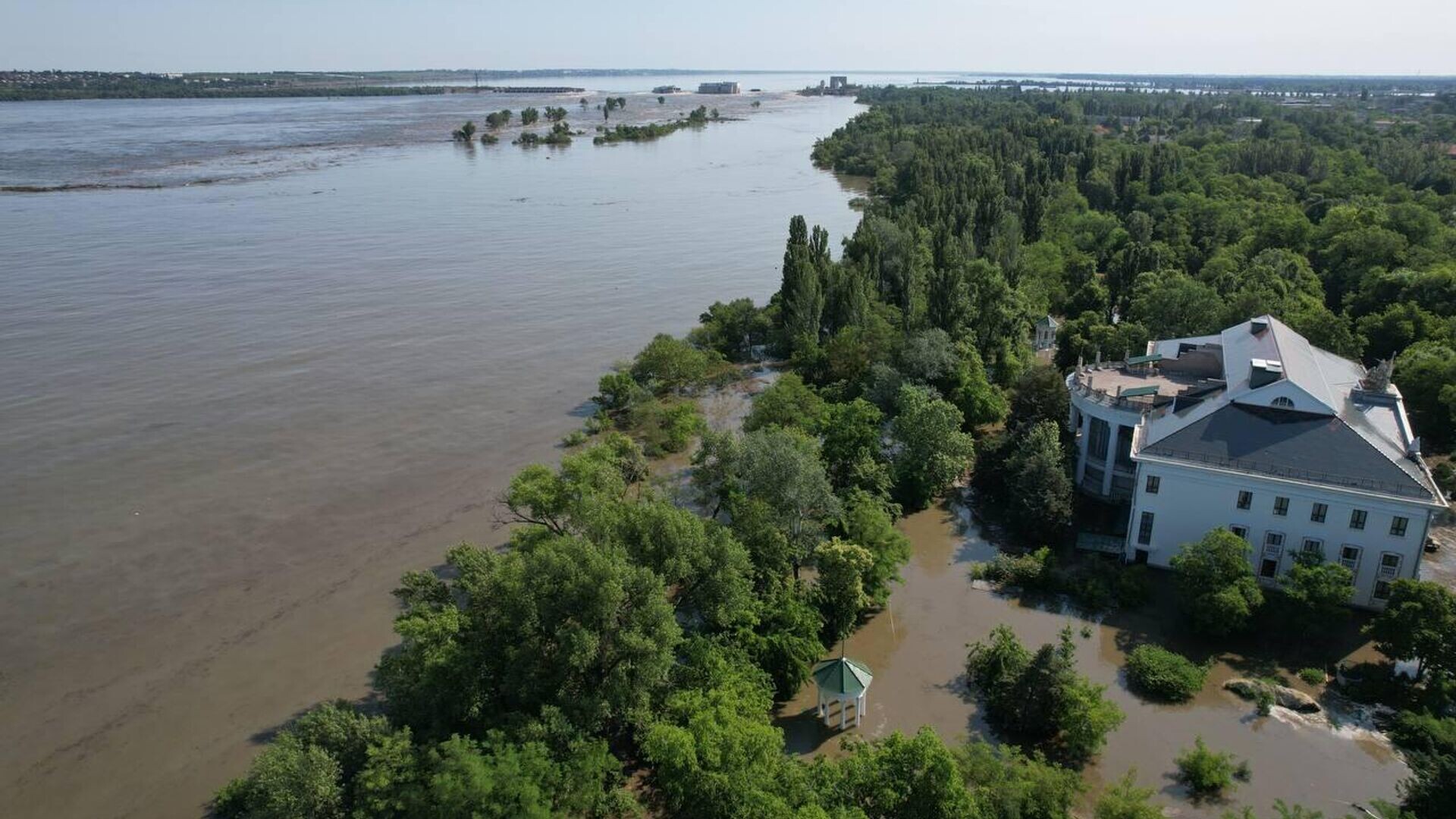 ISW: Plūdi aizskalojuši krievu fortifikāciju līniju Dņepras kreisajā krastā