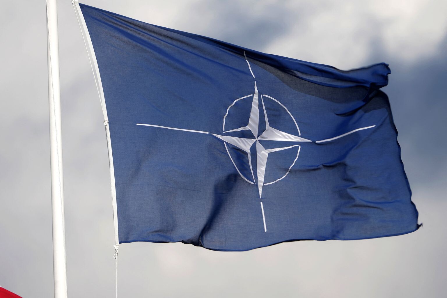 NATO mudinās Eiropu un Kanādu palielināt militārās spējas par 30%