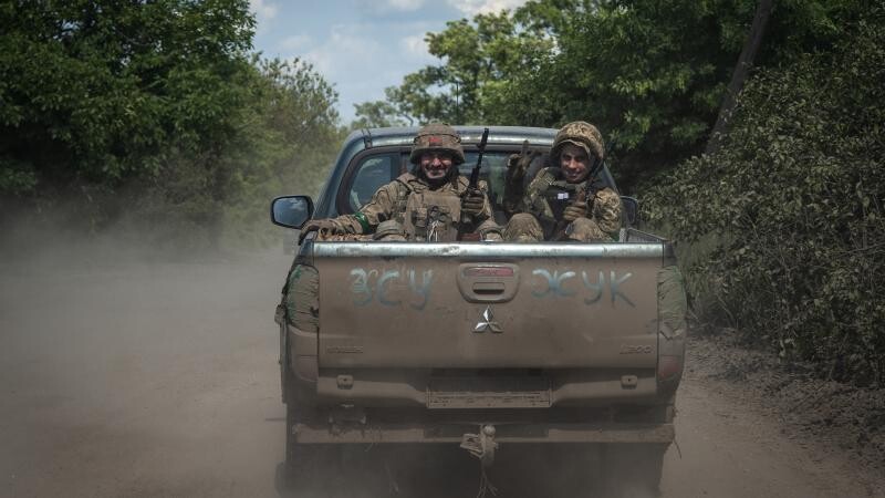 Kijiva: Ukrainas karavīri veic aktīvas kauju darbības vairākos Bahmutas virziena iecirkņos