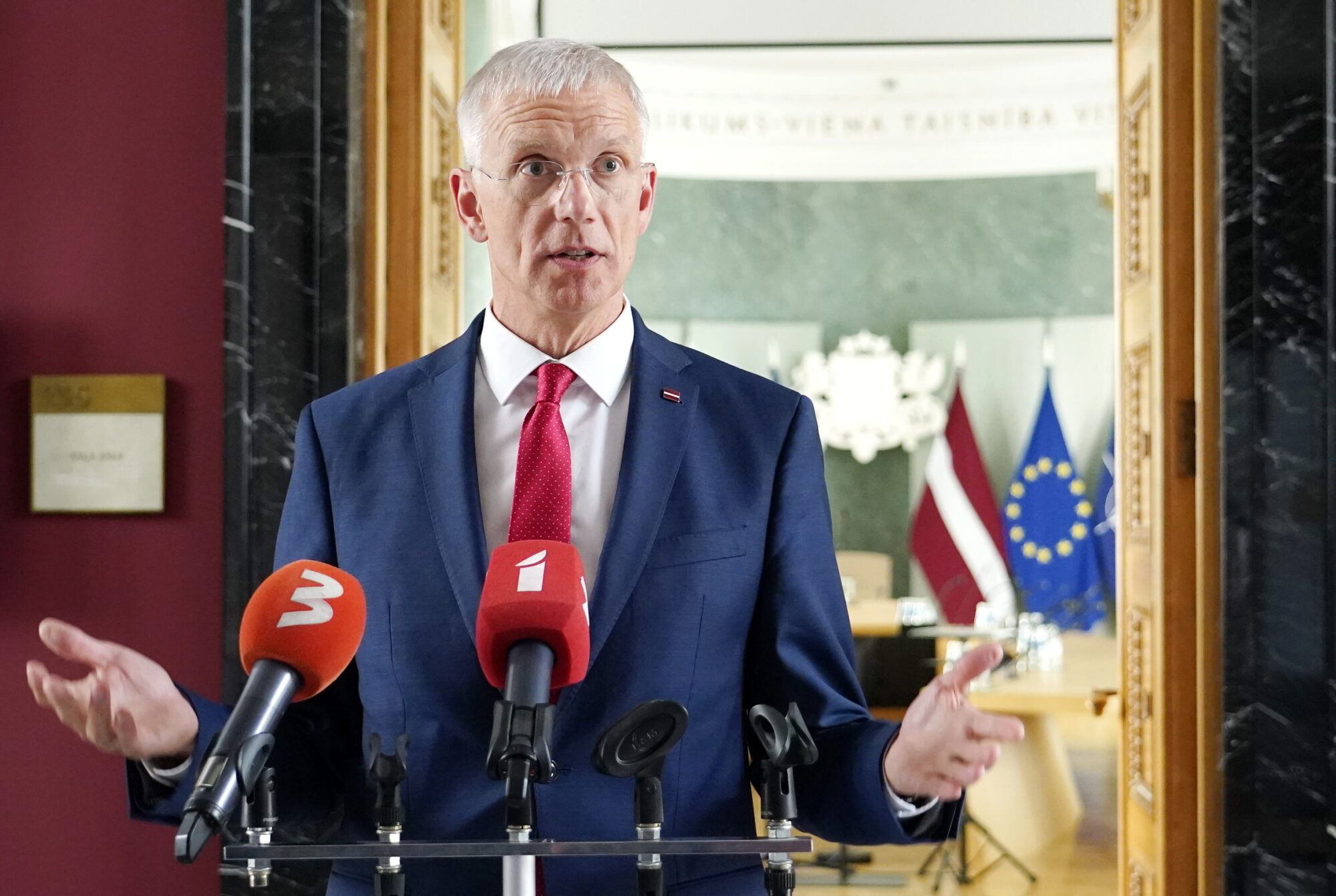 Ģenerālprokuratūra sākusi pārbaudi par lidmašīnu nomu bijušā premjera Kariņa vajadzībām