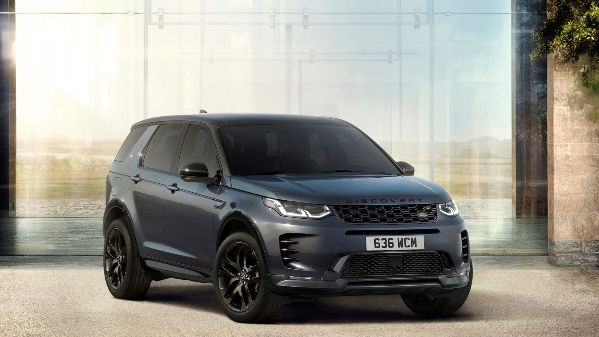 “Land Rover” prezentē jauno “Discovery Sport”