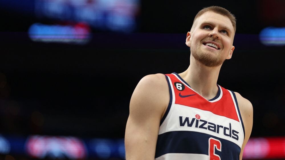 Porziņģis “Celtics” rindās spēlēs ar astoto numuru
