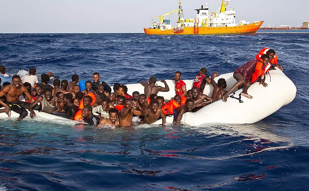 “Frontex”: Vidusjūras centrālo daļu šķērsojuši divreiz vairāk migrantu nekā pērn