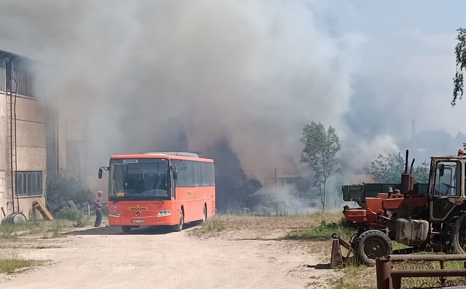 “Milzīgs uguns stabs bija!” Nodzēsts ugunsgrēks “Kurzemes gaļsaimniekā”