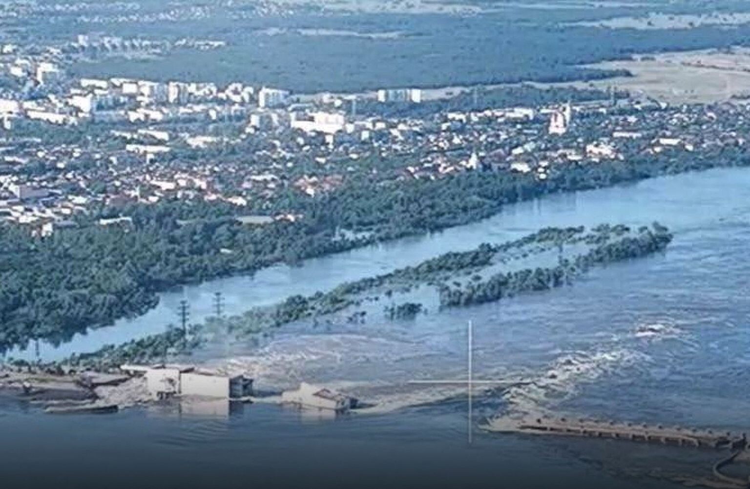 Okupētajā Hersonas apgabala daļā applūst Nova Kahovka
