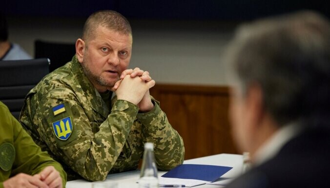 Ukrainas prezidents atzīst, ka apsver Zalužnija nomaiņu