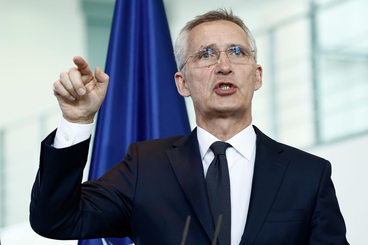 Stoltenbergs: Ukrainas pretuzbrukums virzās uz priekšu