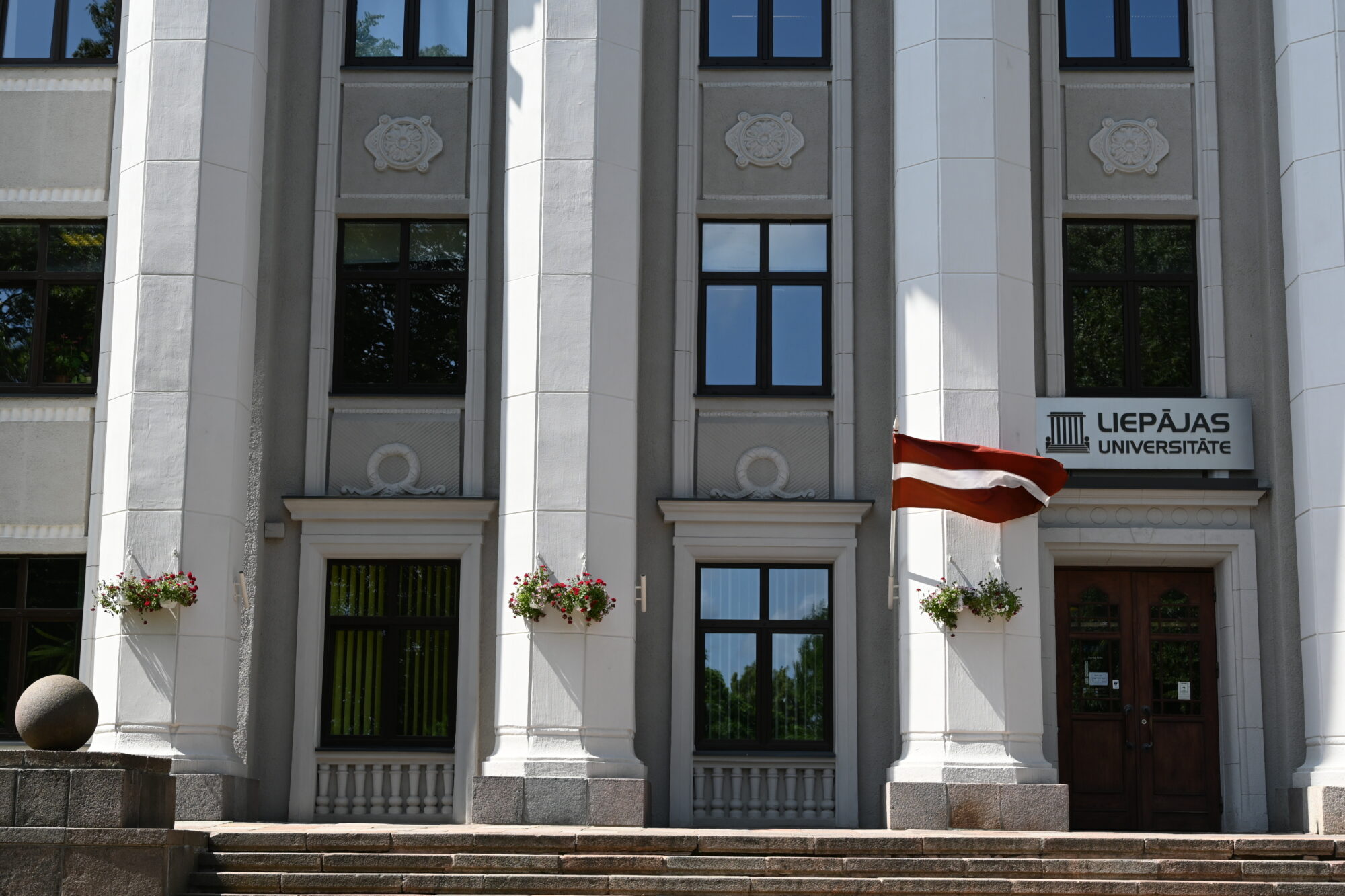 Apstiprina Liepājas Universitātes pievienošanu Rīgas Tehniskajai universitātei