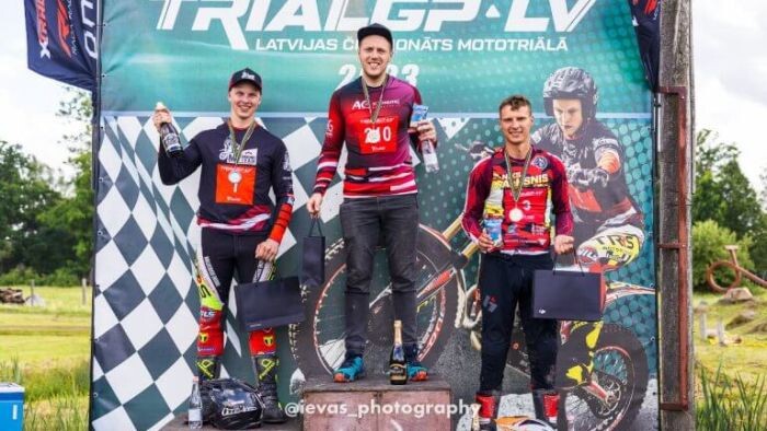 Kristers Einass un Niks Alksnis piekāpjas pieredzējušajam sportistam Andrim Grīnfeldam
