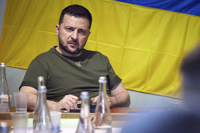 Zelenskis: Pretuzbrukums virzās lēnā tempā, jo Ukraina nevēlas veltīgi riskēt ar savu karavīru dzīvībām