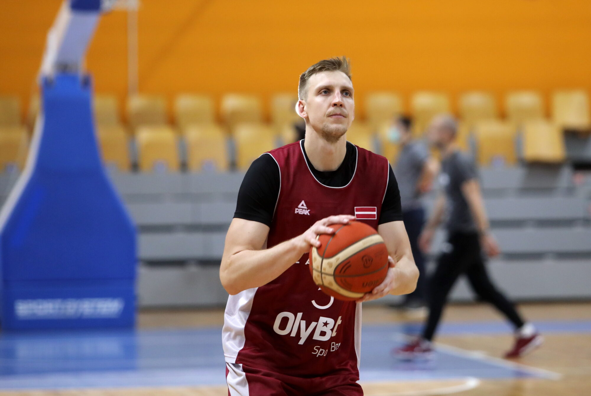 Mareks Mejeris pārceļas uz Rumāniju