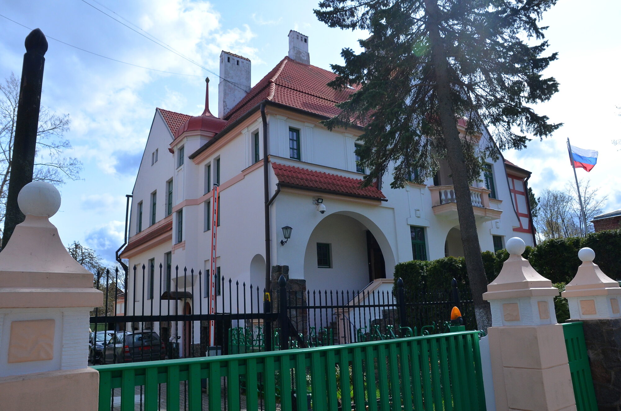 Bijušo Krievijas ģenerālkonsulāta ēku tirgo par teju diviem miljoniem eiro