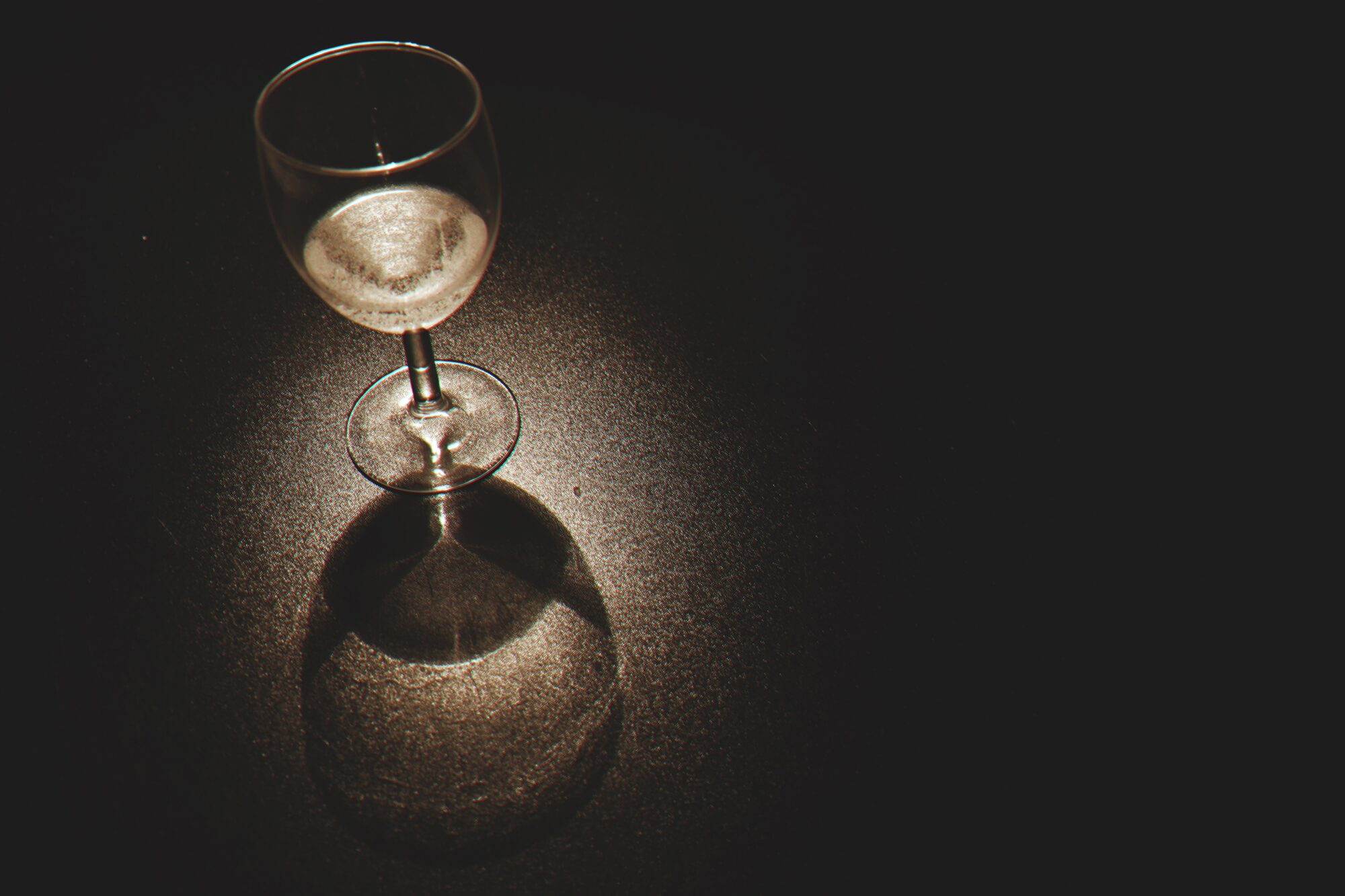 Liepājas anonīmajiem alkoholiķiem svētku reize notiks viesu namā “Šķilas”