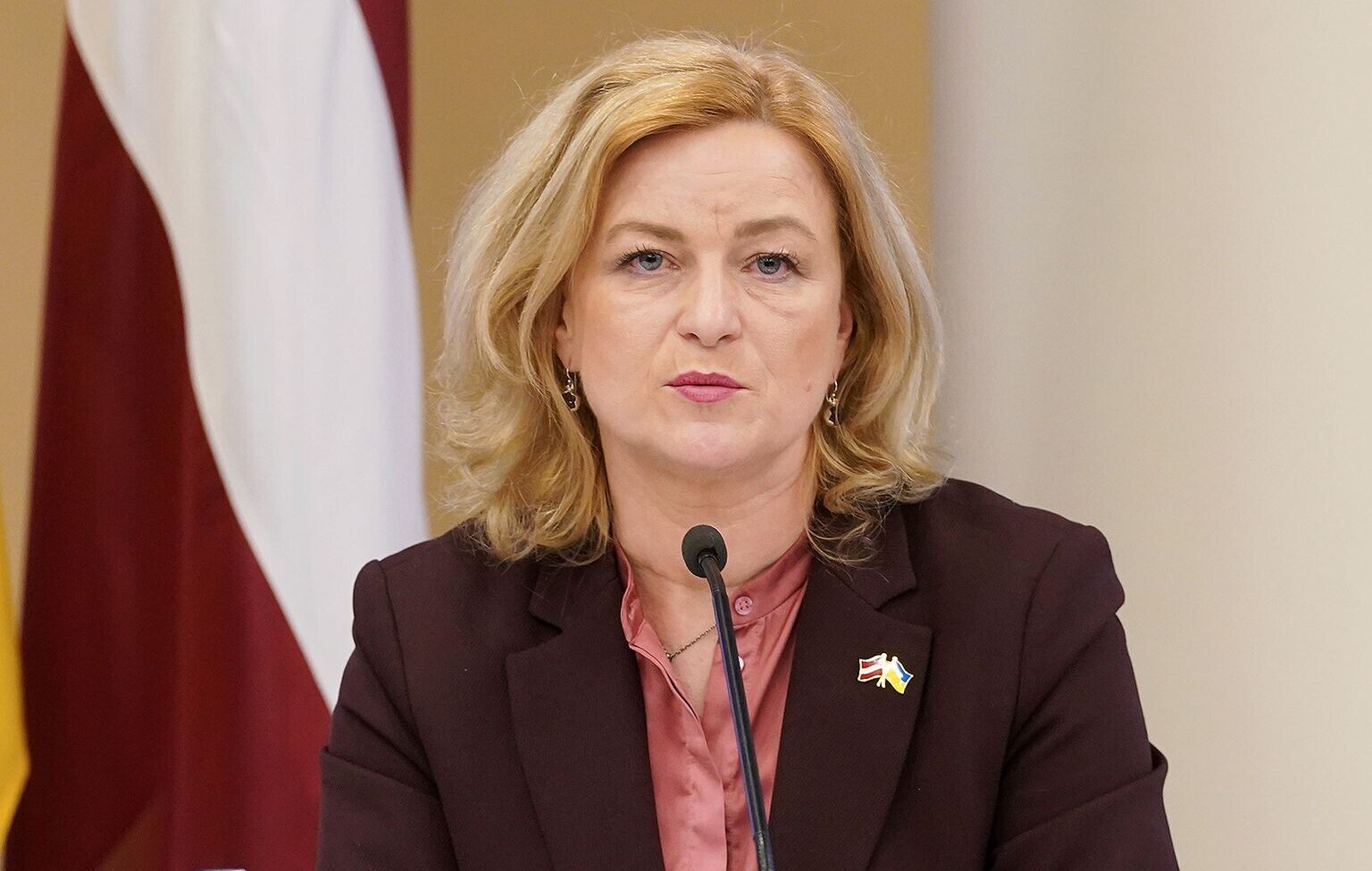 NA aicina valdību atkāpties un piedāvā veidot nacionālās drošības valdību