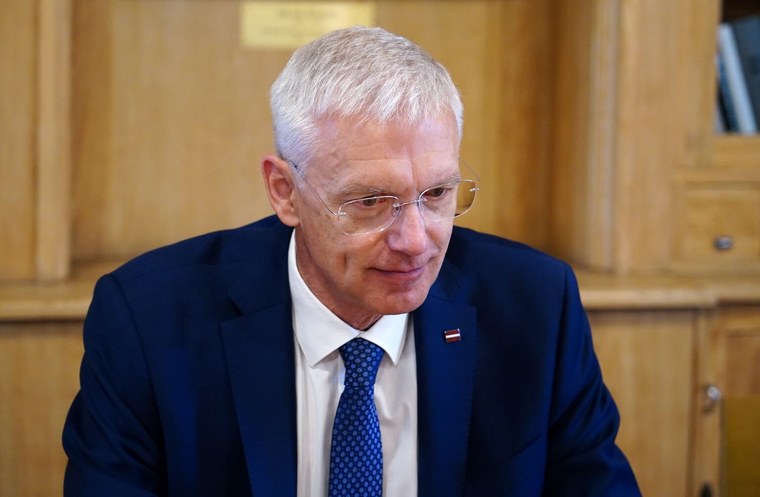 Kariņš nolēmis sākt sarunas par jaunas valdības veidošanu, bet pašlaik nedemisionēs