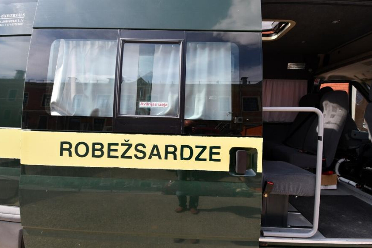 Divi neapmierināti robežšķērsotāji nodarījuši miesas bojājumus robežsargiem