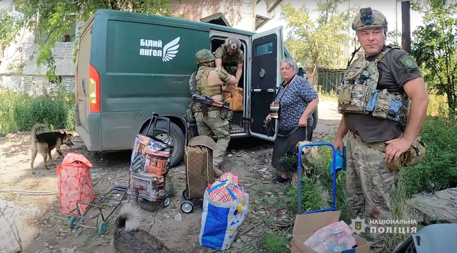 Ukraiņi no kauju zonas pie Kupjanskas evakuē iedzīvotājus