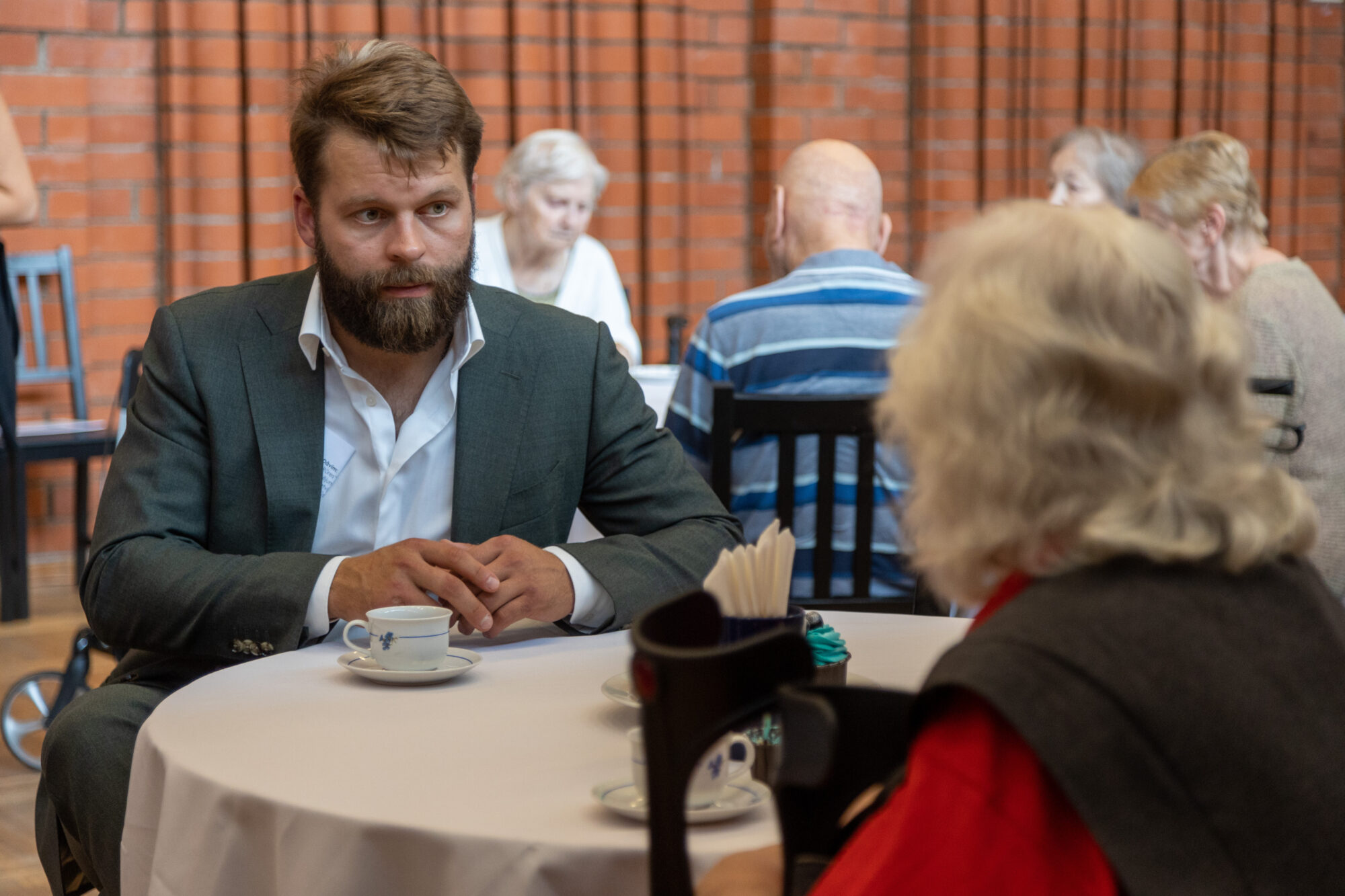 “Jūtos kā mājās!” Sociālās aprūpes centra “Rūre” vadītājs izrāda jaunās telpas