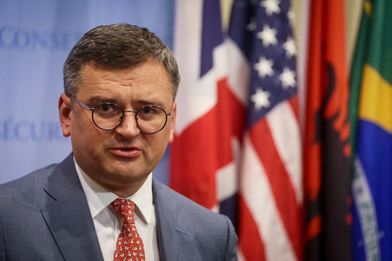 Dmitro Kuleba: Ukraina devusi garantijas neizmantot Rietumu ieročus Krievijas teritorijā