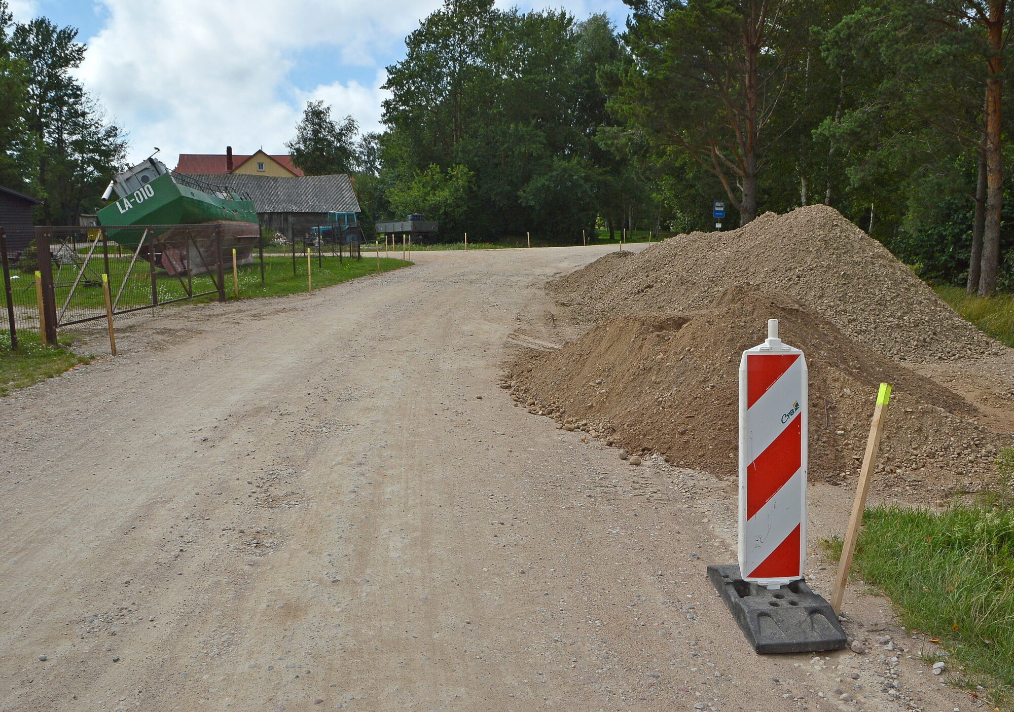 Jūrmalciemā gatavojas asfaltēt autoceļu “Zivju kūpinātava – Mols”