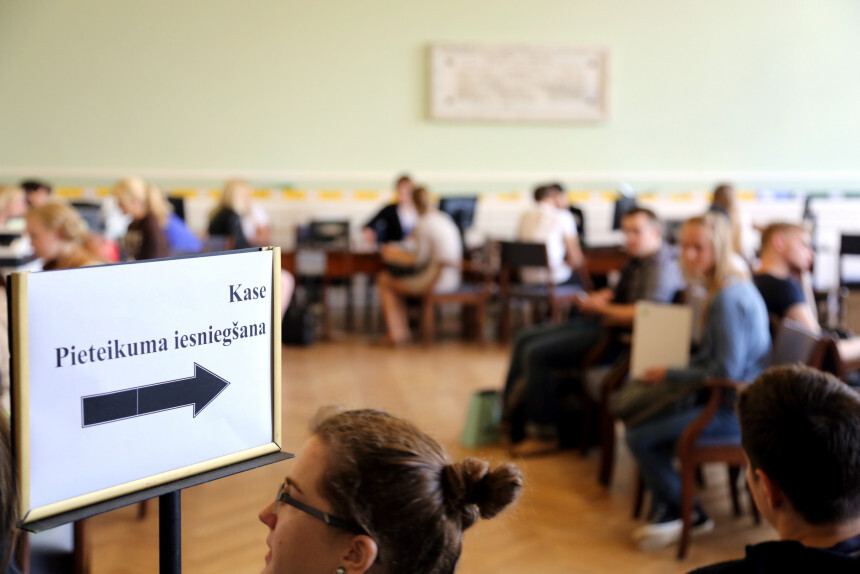 Vienotajā uzņemšanā augstskolās saņemts par 244 pieteikumiem vairāk nekā pērn