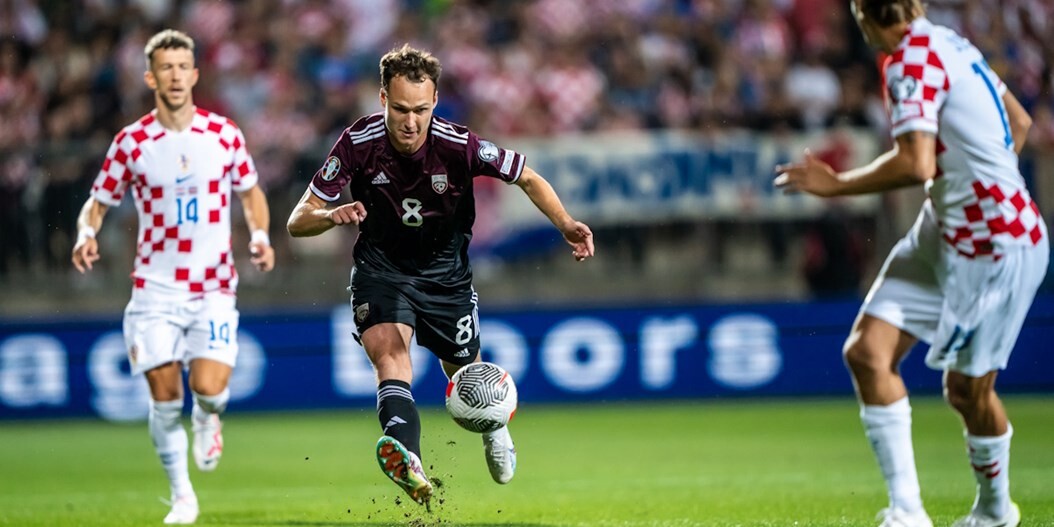 Latvijas futbolisti Eiropas čempionāta kvalifikāciju turpina ar smagu zaudējumu Horvātijai