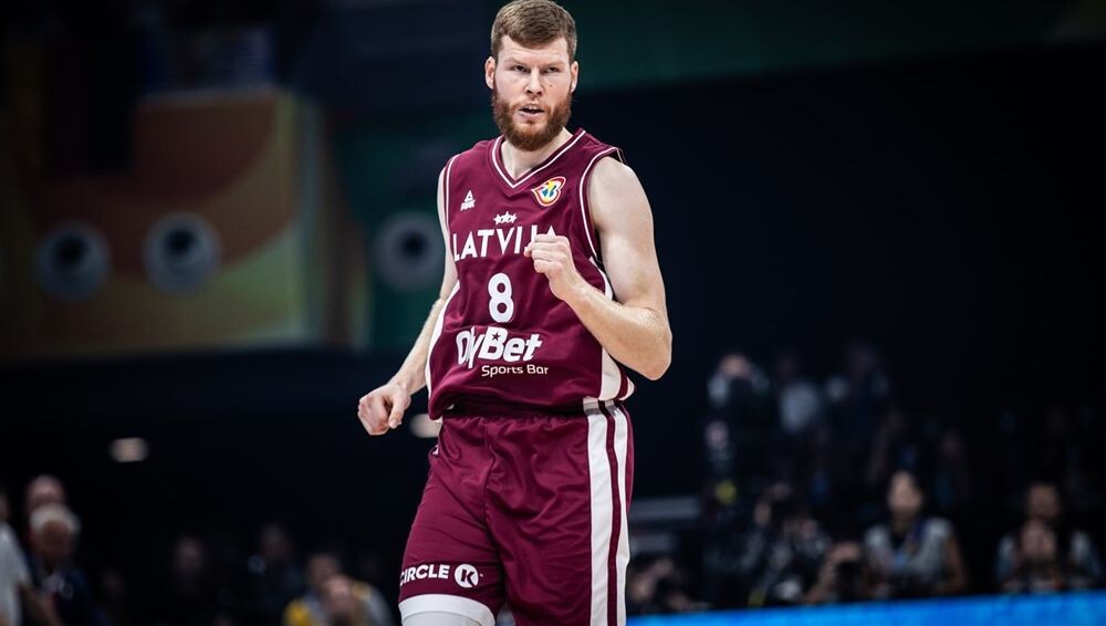 Latvijas basketbolisti Pasaules kausa pusfinālā par piekto vietu tiksies ar Itāliju