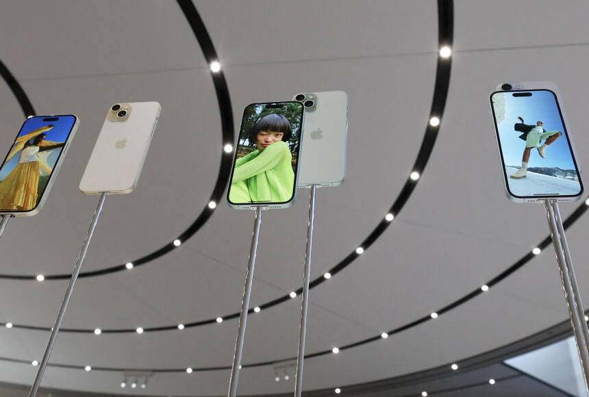 “Apple” prezentē “iPhone 15” ar USB-C pieslēgvietu