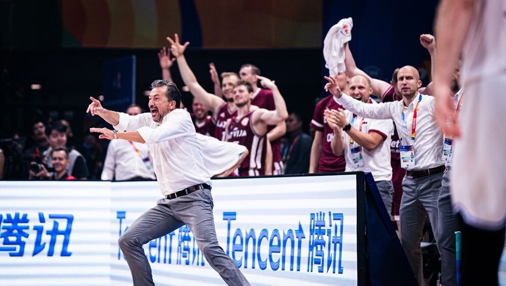 Latvijas basketbolistu pretinieki Pasaules kausa cīņā par piekto vietu būs Lietuva
