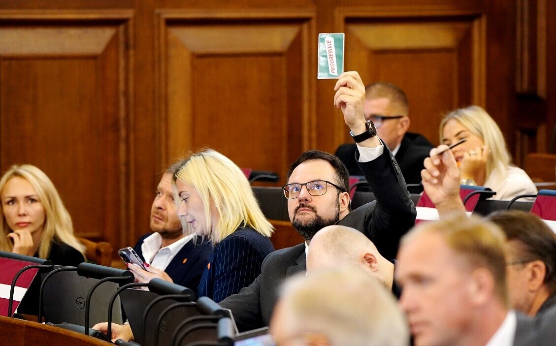 Līdz ar valdības maiņu plašas pārmaiņas gaidāmas arī Saeimā