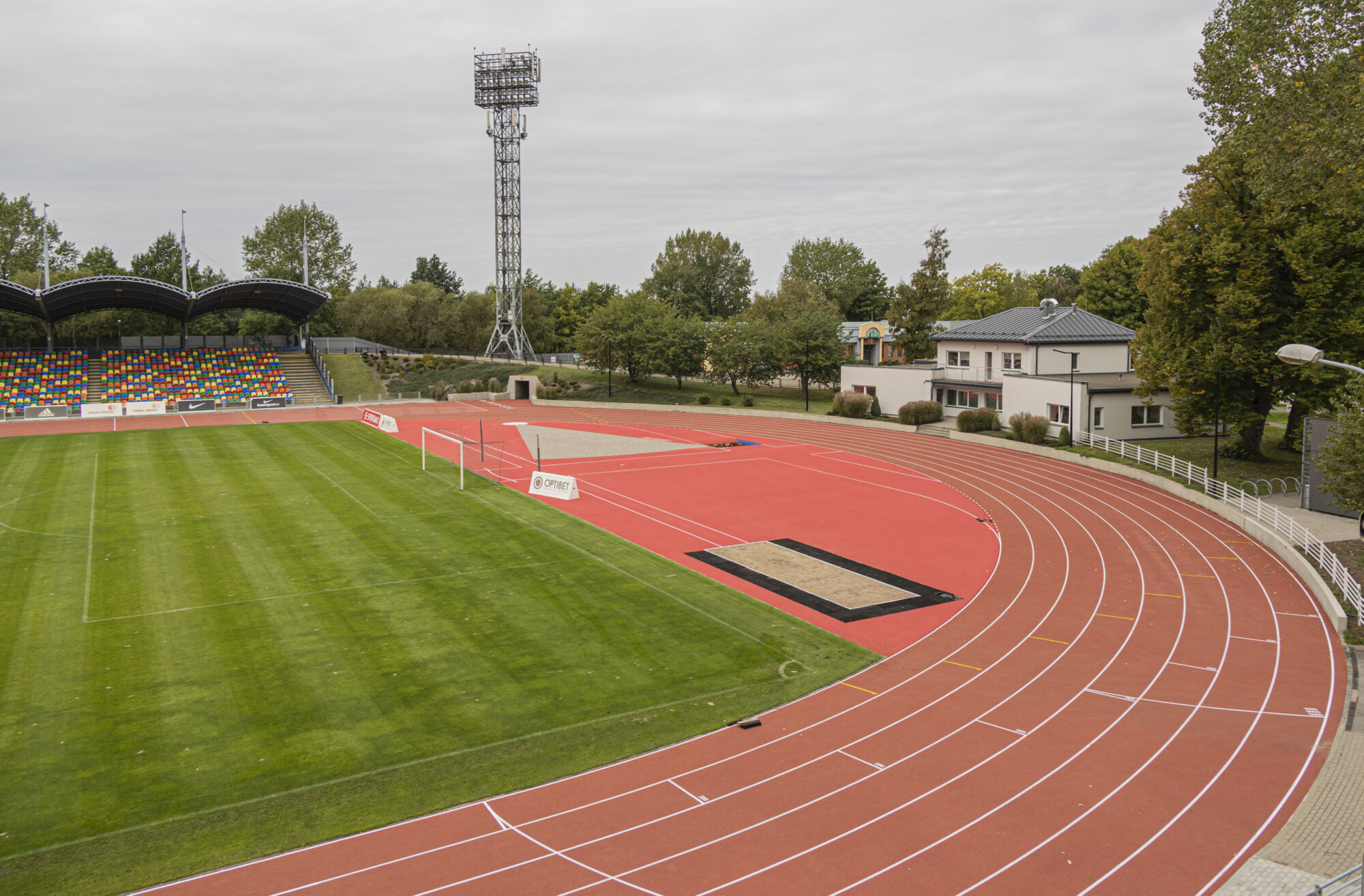 Liepājas stadionam “Daugava” atjaunots skrejceļš un vieglatlētikas zona