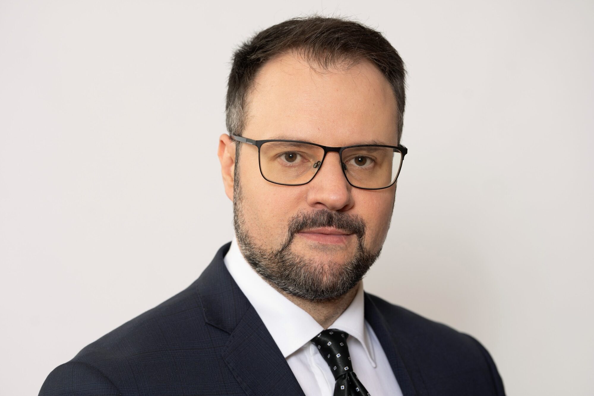 Briškens pieprasījis paskaidrojumus par atceltajiem autobusu reisiem un “Rail Baltica” projekta izmaksām